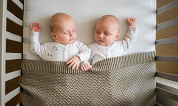 twins in one crib